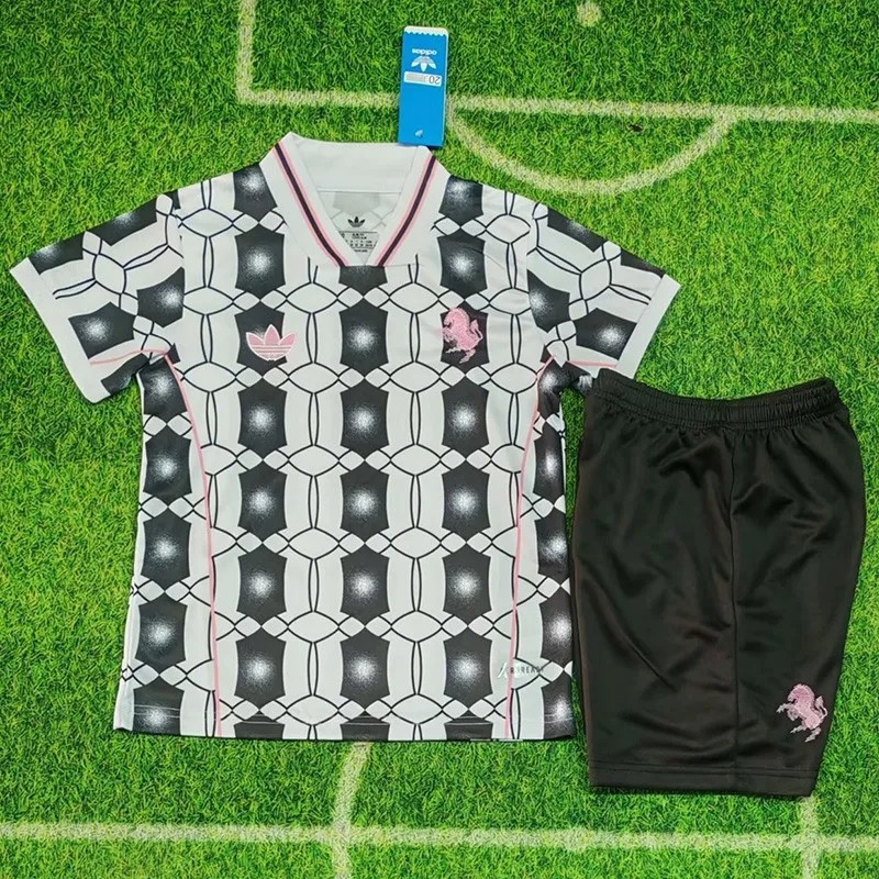 2025-26 kids Juventus Black White Casual Edition   Soccer Jersey