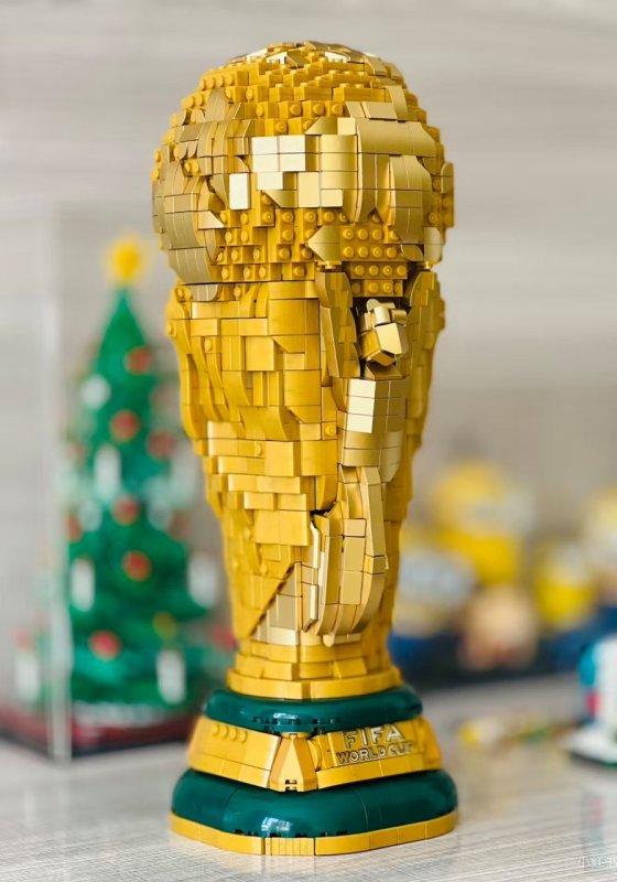 LEGO Editions Football: FIFA World Cup™ Official Trophy