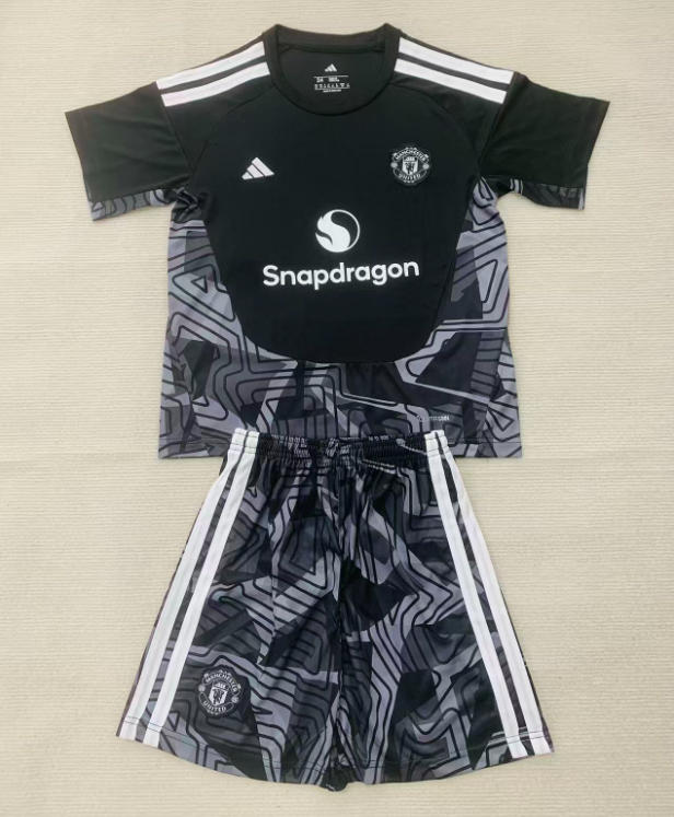 2026-27 Kids Manchester United Goalkeeper Black Soccer Jersey