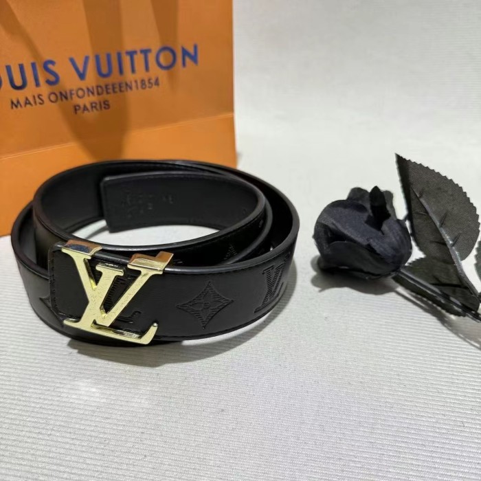 B002