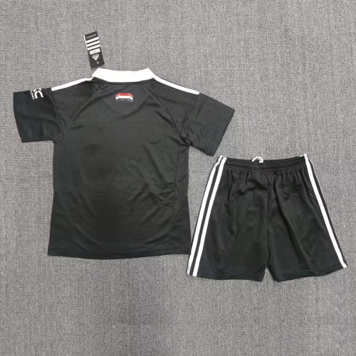 24/25 Manchester United black goalkeeper kids kit
