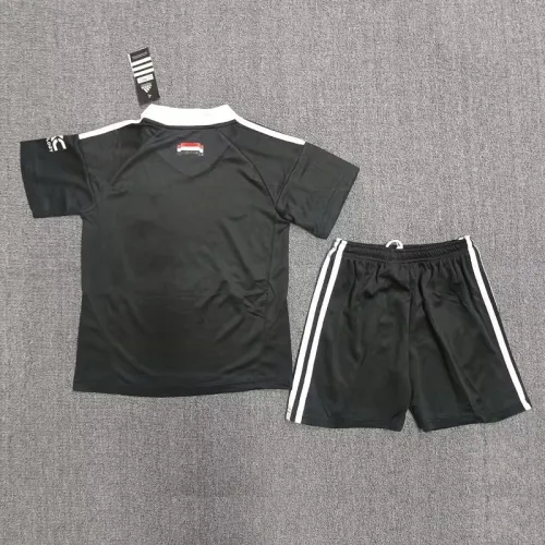 24/25 Manchester United black goalkeeper kids kit