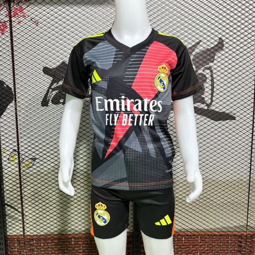 24/25 Real Madrid goalkeeper kids kit black