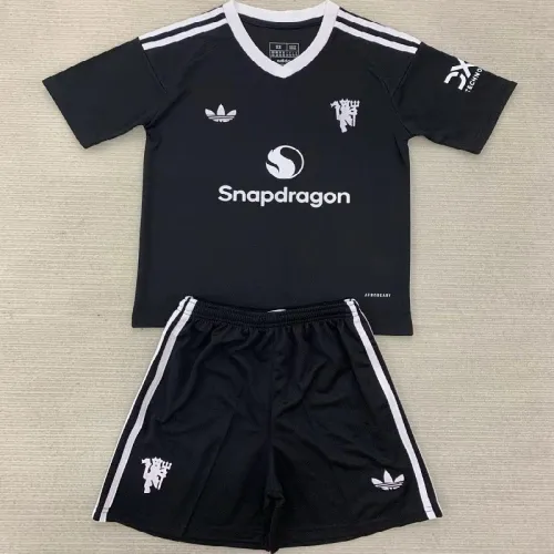 24/25 Manchester United black goalkeeper Adult Set