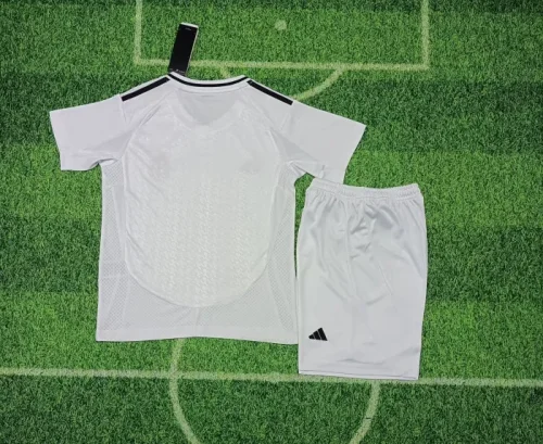 24/25 Real Madrid home Adult Set