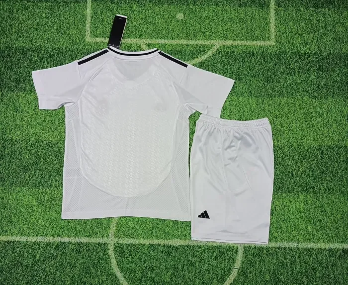 24/25 Real Madrid home Adult Set