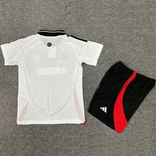 24/25 Fulham home kids kit
