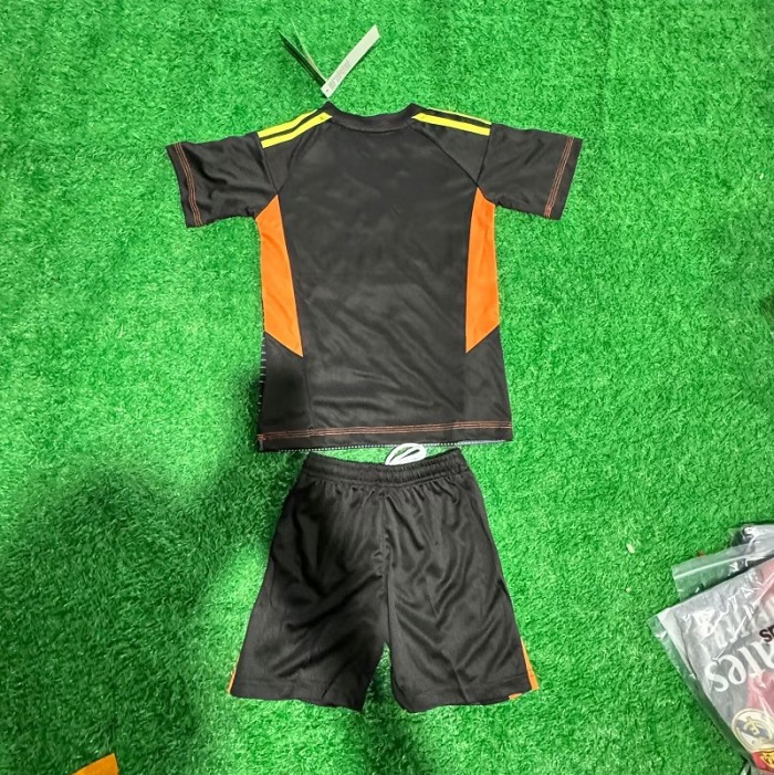 24/25 Real Madrid goalkeeper kids kit black