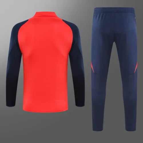 24/25 Manchester United training Adult red 1