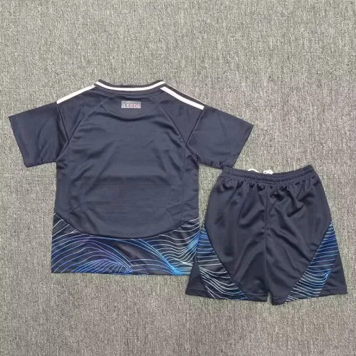 24/25 Leeds United third kids kit
