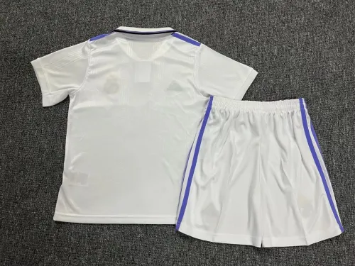 22/23 Real Madrid home kids kit