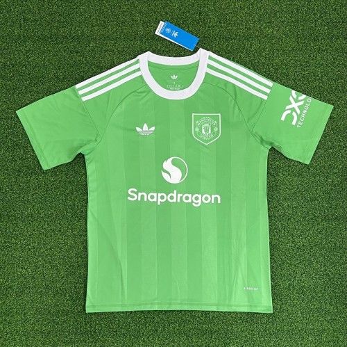 25/26 Manchester United Green goalkeeper