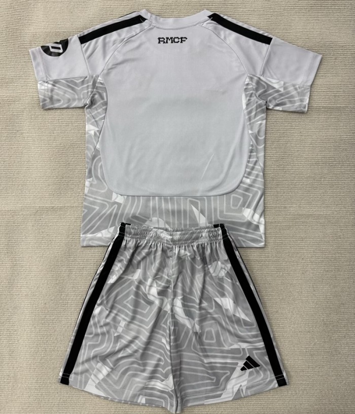 26/27 Real Madrid goalkeeper Adult Set grey
