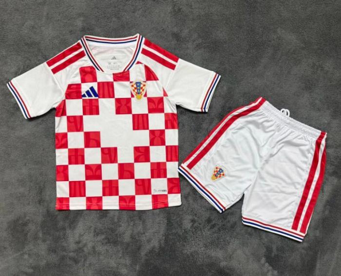 27/28 Croatia home kids kit