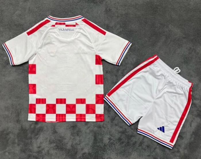 27/28 Croatia home kids kit