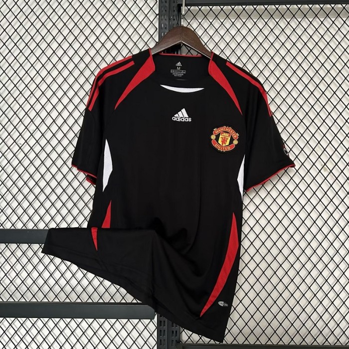 Retro Manchester United adidas black