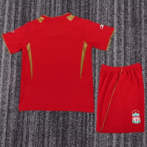 Retro 05/06 Liverpool home kids kit