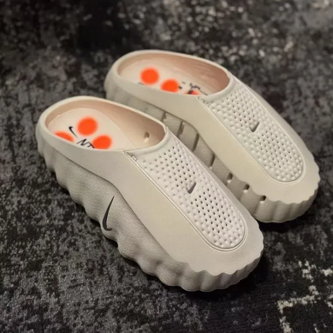 Nike mind slippers