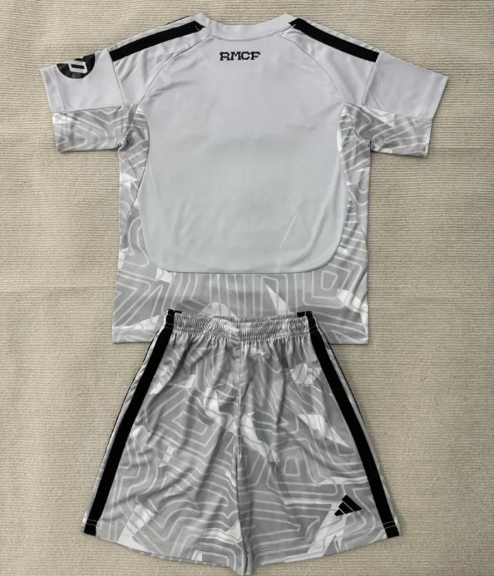 26/27 Real Madrid goalkeeper Adult Set grey