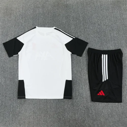26/27 Liverpool kids Short sleeve training suit white