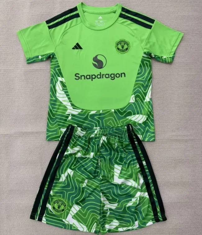 26/27 Manchester United goalkeeper kids kit green