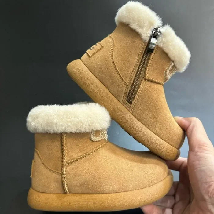 UGG Snow kids boots