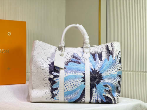 ON THE GO TOTE  Leather  bag ,5A , size 44x33x18cm ,no box,  B130-53