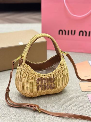 Weave a shoulder bag for women，4A quality，with box, size 12*12cm,B68-59