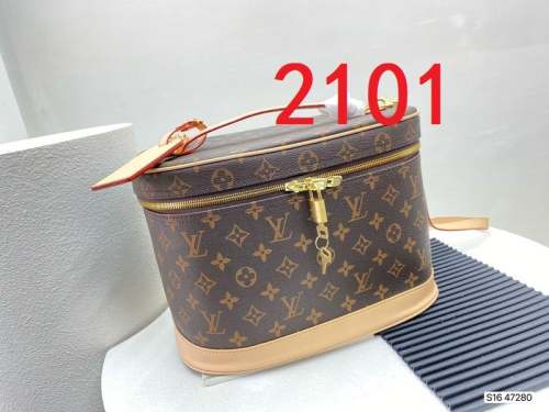 size:31*21cm split leather,AAAA,no box,Cosmetic bag，B75-2101
