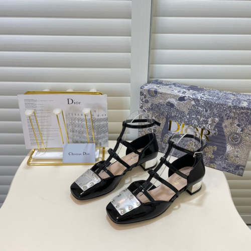 2022 new slippers,size 34-40,with box , SS70-1304