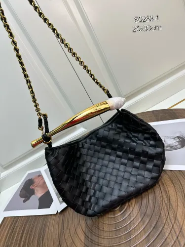 Leather bag ,5A ,size 20x33x4cm,no box,  B110-17