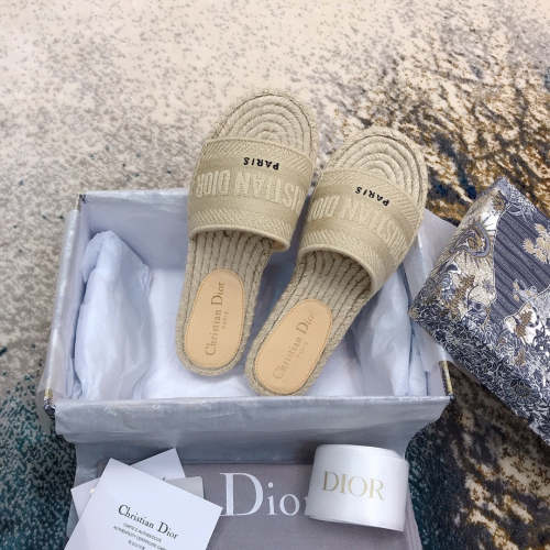 Flat sandals slippers , size 35-40 ,with box, SS60-1493-1497