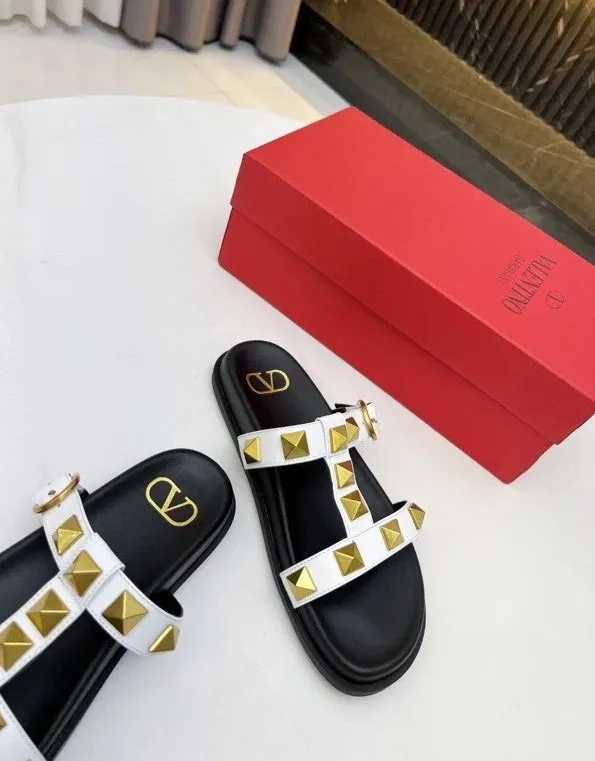 Flat leather sandals slippers , size 35-40 ,with box, SS70-1226-1231