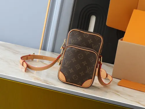Leather bag ,5A ,size 13.5x20x8cm,no box,  B88-146