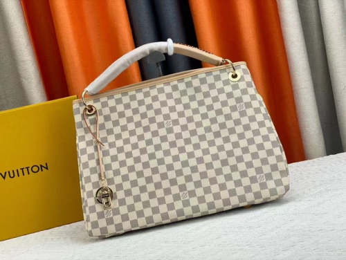 Leather  bag ,5A , size 46x32x24cm ,no box,  B110-118-119