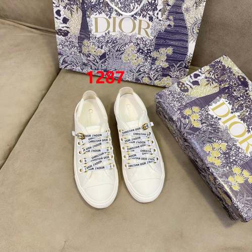 women flat sneakers shoes, size 35-40 with box , SS70-1287-1288
