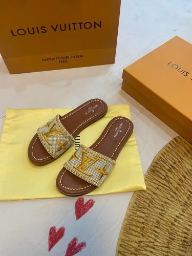 Flat leather sandals slippers , size 35-41 ,with box, SS50-923