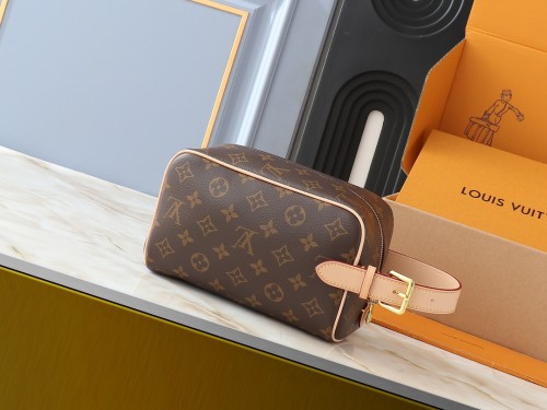 Leather bag ,5A ,size 23x13x12cm,no box,  B75-143