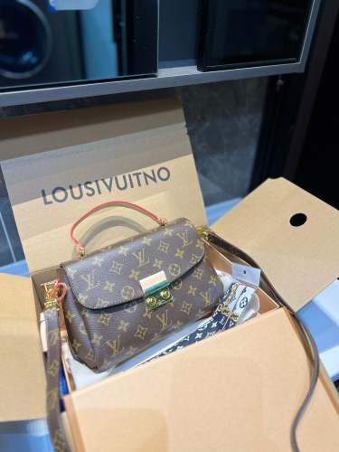 Split leather bag , 3A, no box, size 22.5*16cm , B68-5763-2765