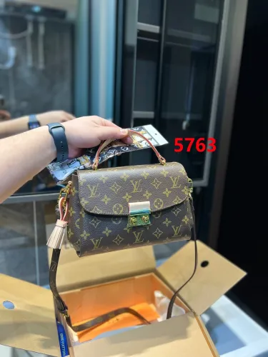 Split leather bag , 3A, no box, size 22.5*16cm , B68-5763-2765