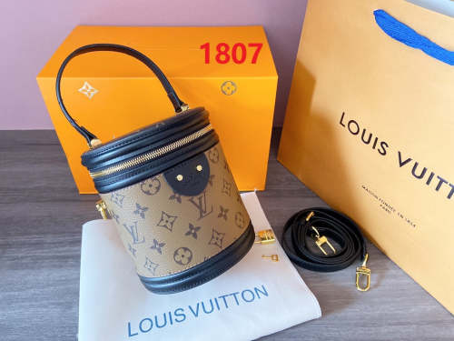 Split leather  bag , AAA, no box , size 15*20cm, B50-1807