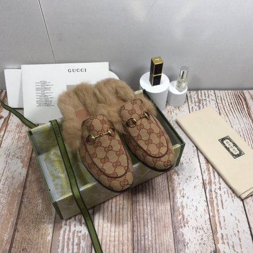 flat fur shoes, size 35-44, with box, SS70-275