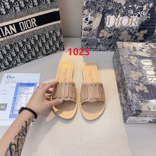Flat leather sandals slippers , size 34-42 ,with box, SS50-1023