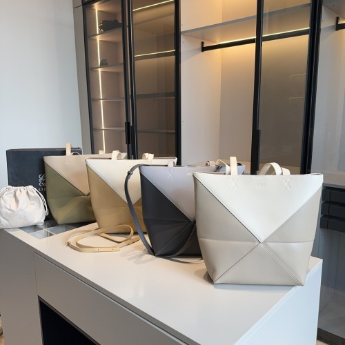 Leather bag ,4A ,size 25x30x14cm,no box,  B88-40-43