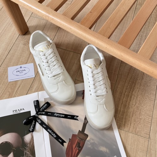 Women runner flat shoes,  size 35-40, SS70-2004
