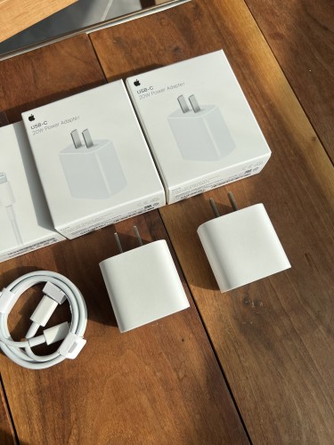 Iphone fast charger: charging head +1 meter long cable. 55% charge in 30 minutes,headset-8