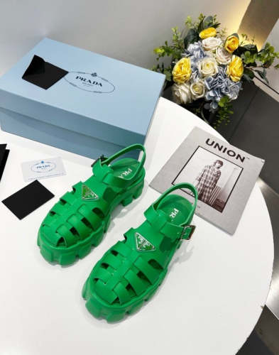 Flat sandals slippers , size 35-40 ,with box, SS70-1295