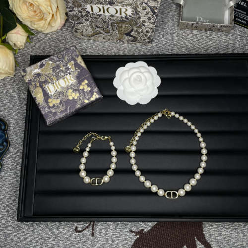 Necklace and Bracelet bangle jewelry , with box,  J30-181