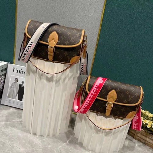 Canvas  leather  bag ,5A,size 24x15x9cm, no box, B110-258-260