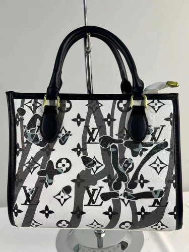 PU leather bag ,budget ,size 25x9x20cm,no box,  B35-66-72